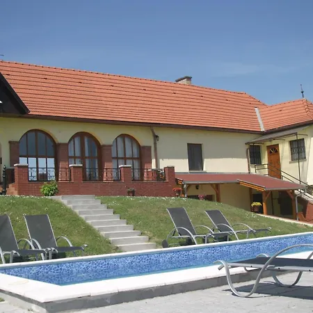 بيت ضيافة Villa Teleki