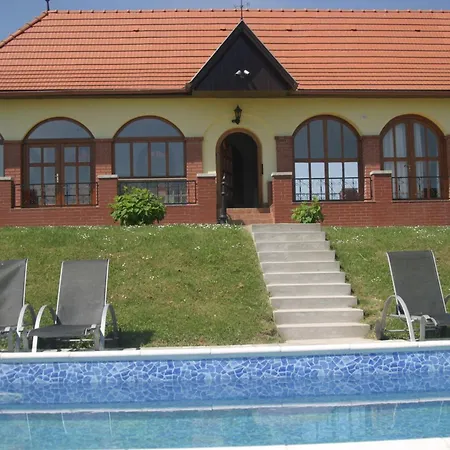 بيت ضيافة Villa Teleki